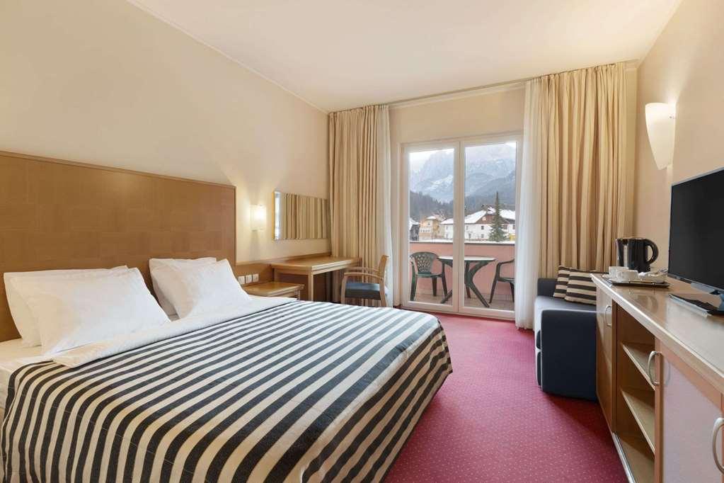 Ramada Hotel & Suites Kranjska Gora Bilik gambar
