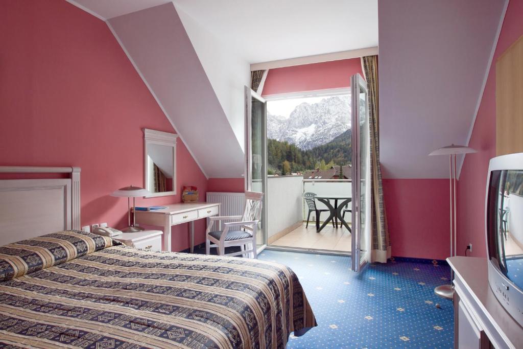 Ramada Hotel & Suites Kranjska Gora Bilik gambar